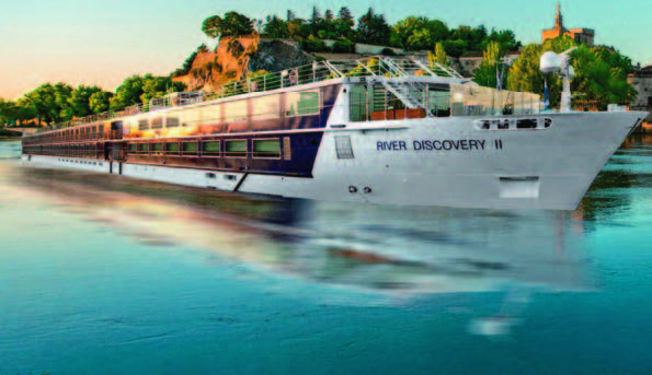 El River Discovery II navegando por las caudalosas aguas del Danubio RIVER DISCOVERY II CRUCEROS FLUVIALES DANUBIO DANUBE RIVER CRUISES RIVER DISCOVERY II